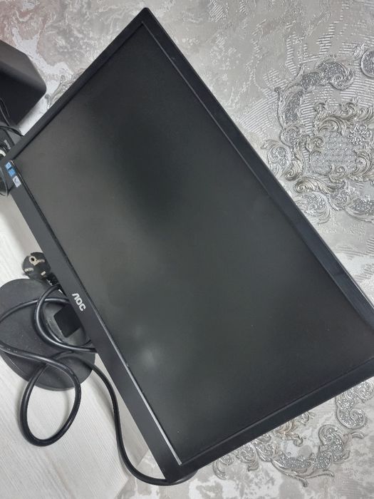 Monitor sotiladi 19 dyum defekt yo'q