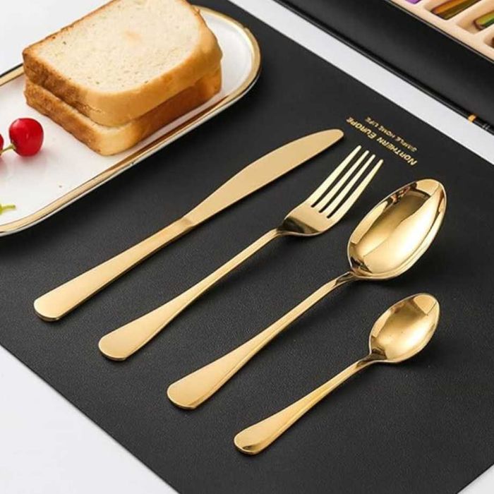 Set tacamuri 24 piese, cu un finisaj luxos  - auriu/argintiu