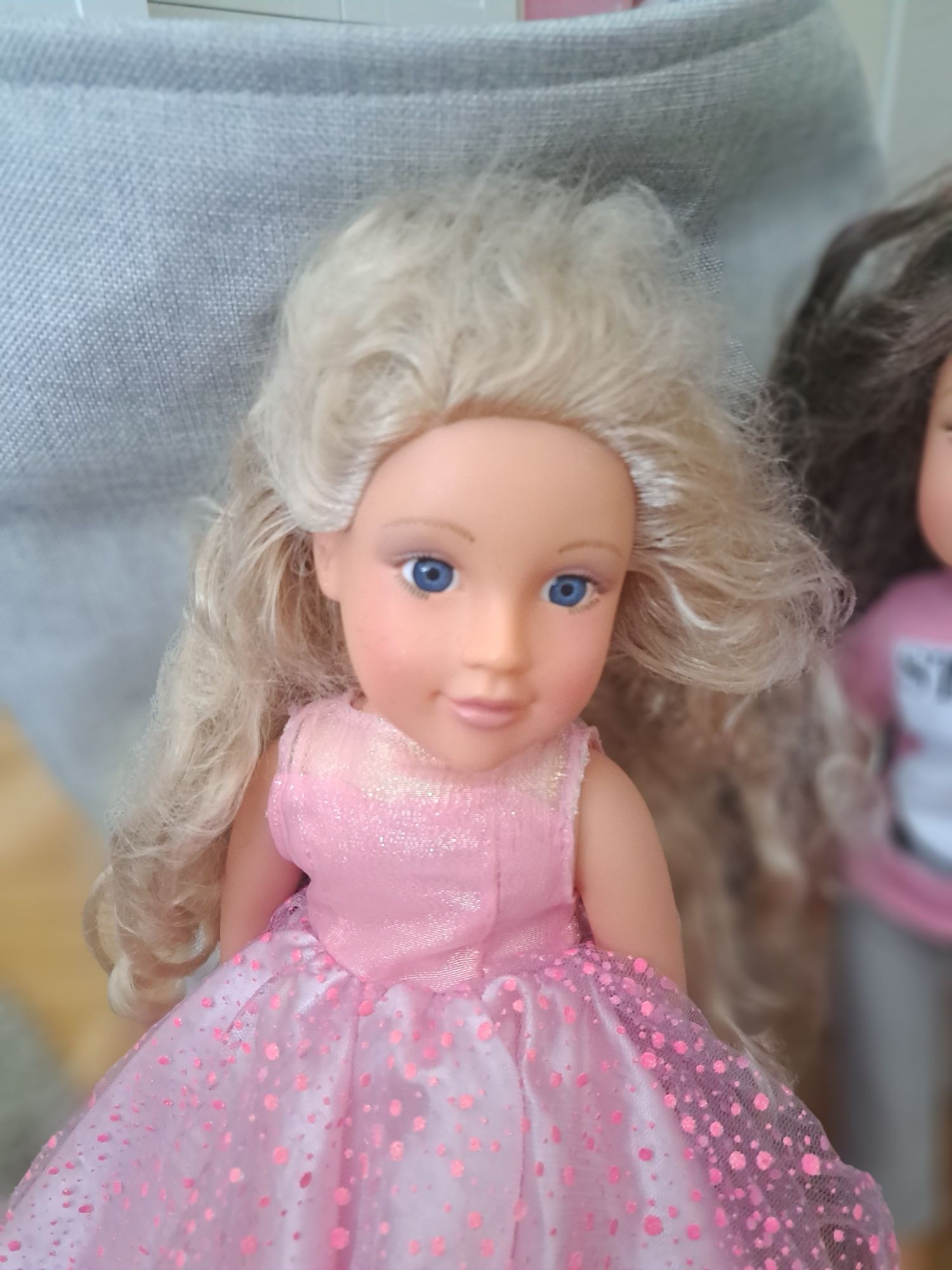 Две красиви кукли