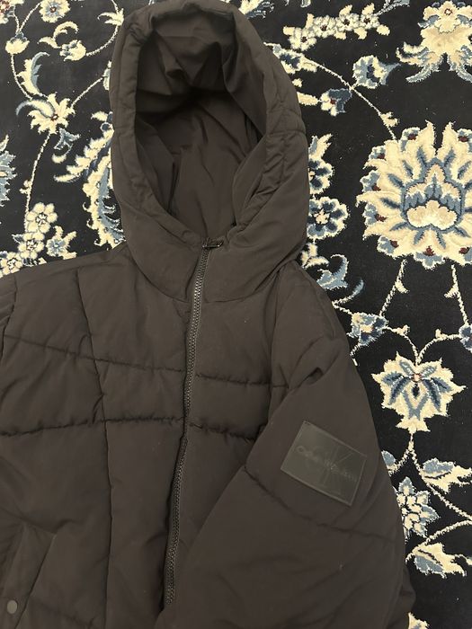 Vand geaca Calvin Klein ca noua