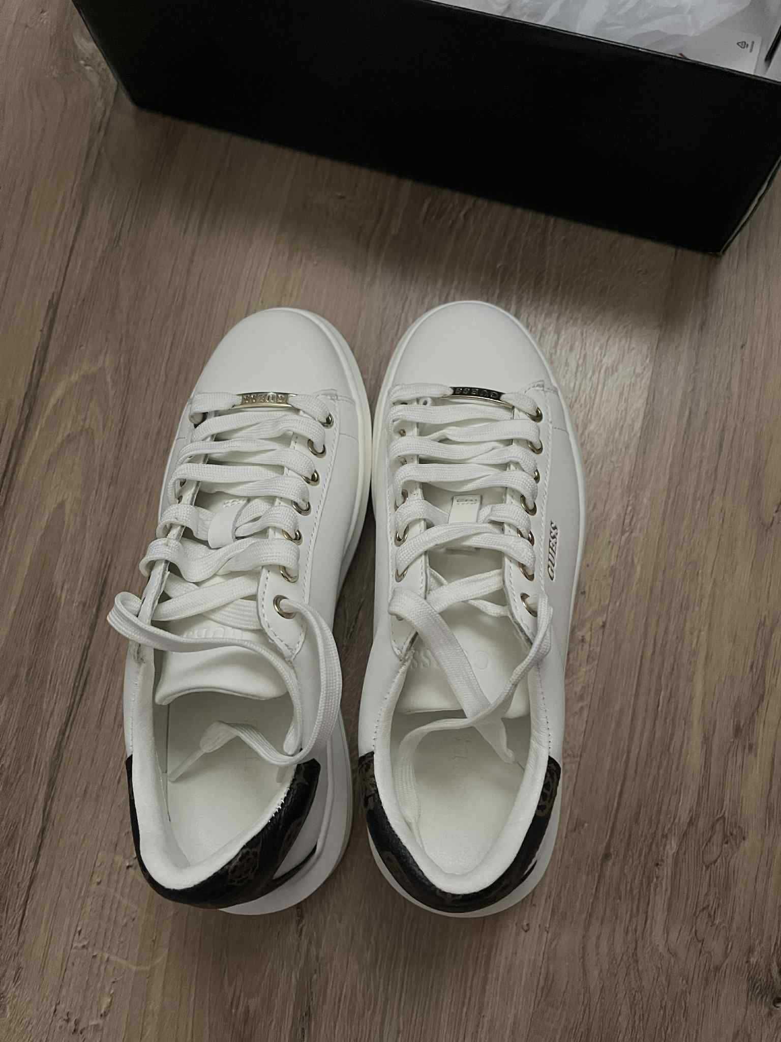 Нови маратонки GUESS