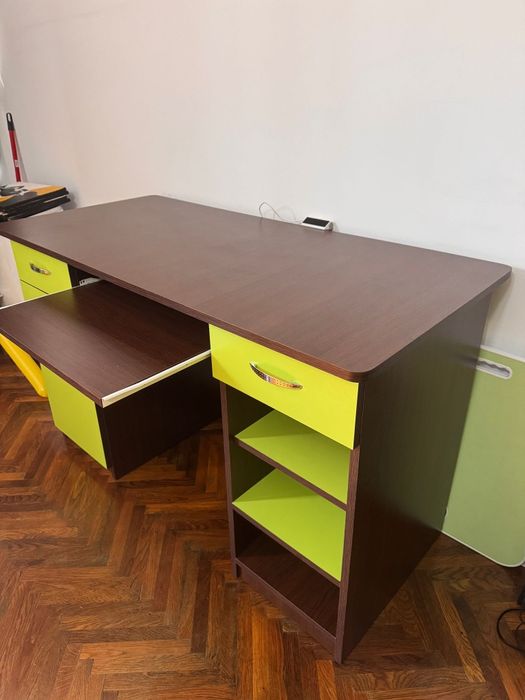 De vanzarei birou in stare foarte bună!