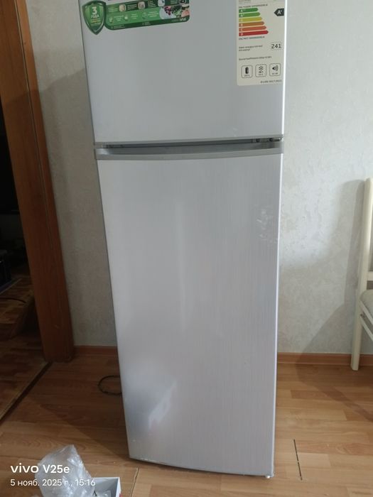 Холодильник ,серого цвета