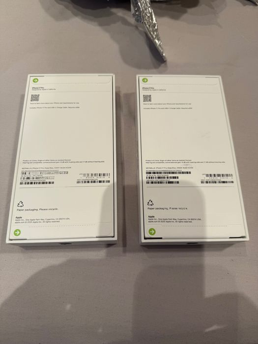 Продавам Айфон 17 про син,