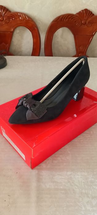 Продам женские туфли