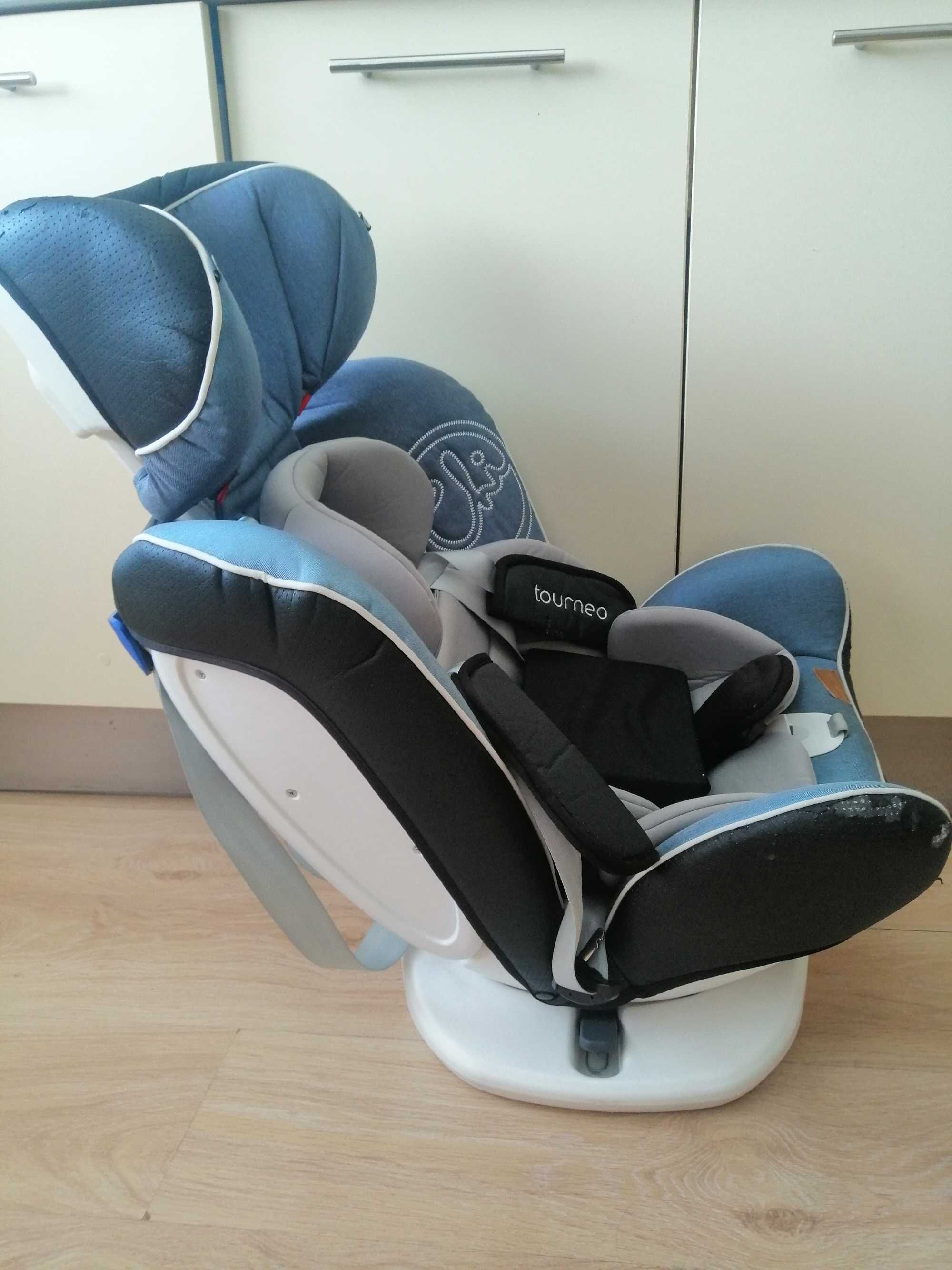 Детско столче за кола Chipolino Tourneo