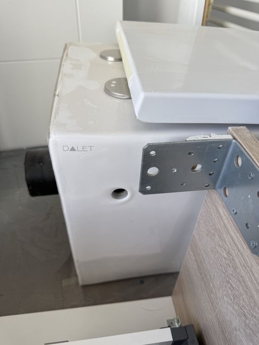 WC Incastrat DALET (Delta Studios)