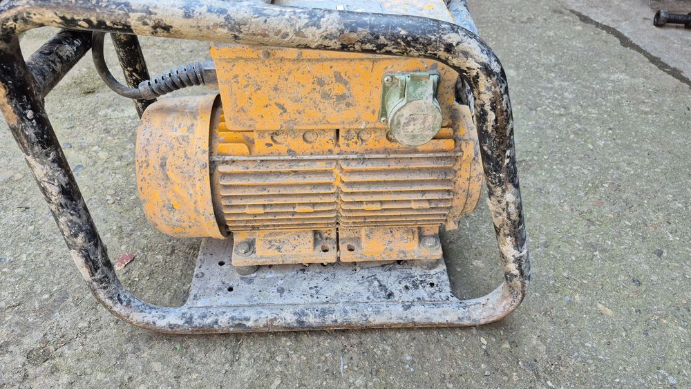 Convertizor electronic pentru vibrator de beton ENAR AFE 2000 MT