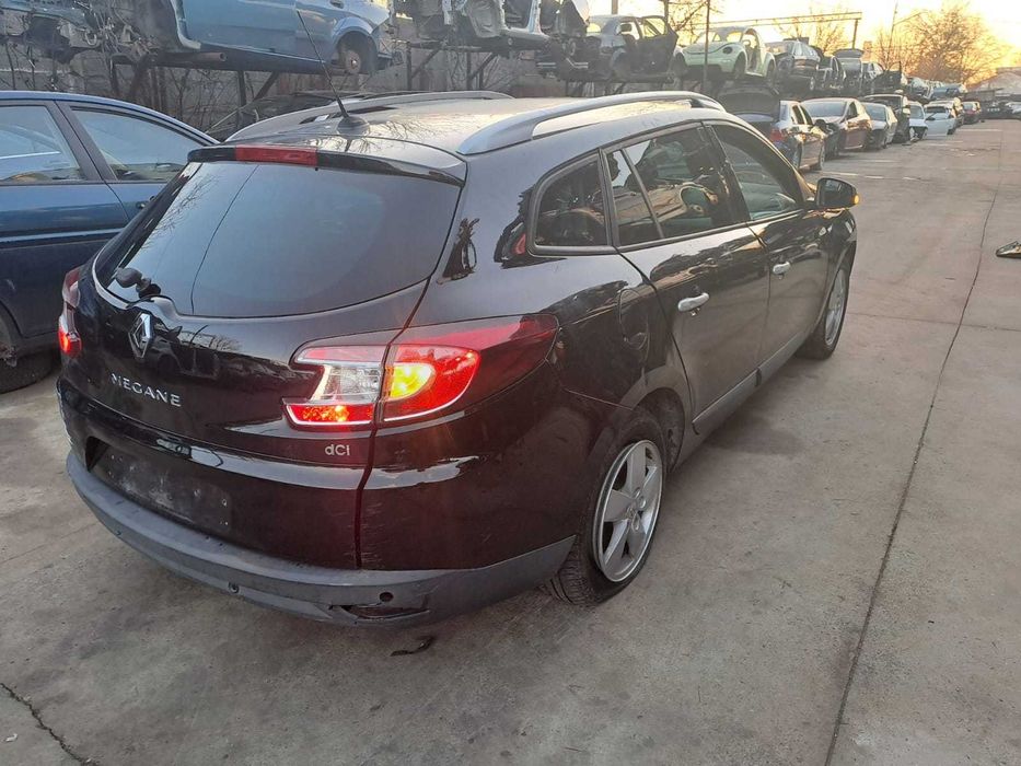 Dezmembrez Renault Megane 3 1.5 DCi an 2010 cod motor K9K-N8