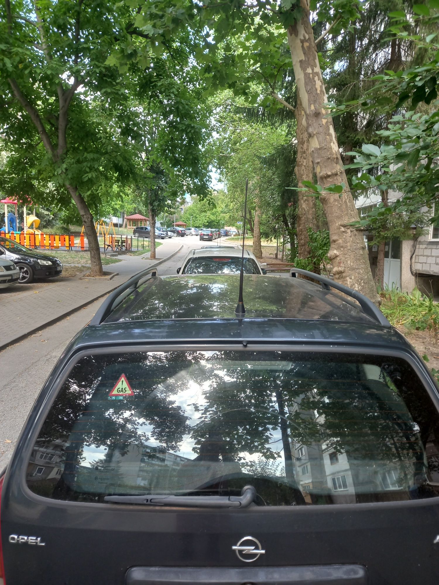 Продавам Опел астра