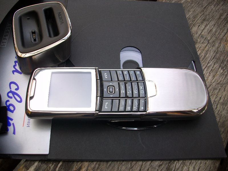 Nokia 8800 Made in Germany Закупен нов от Мобилен Свят Комплект