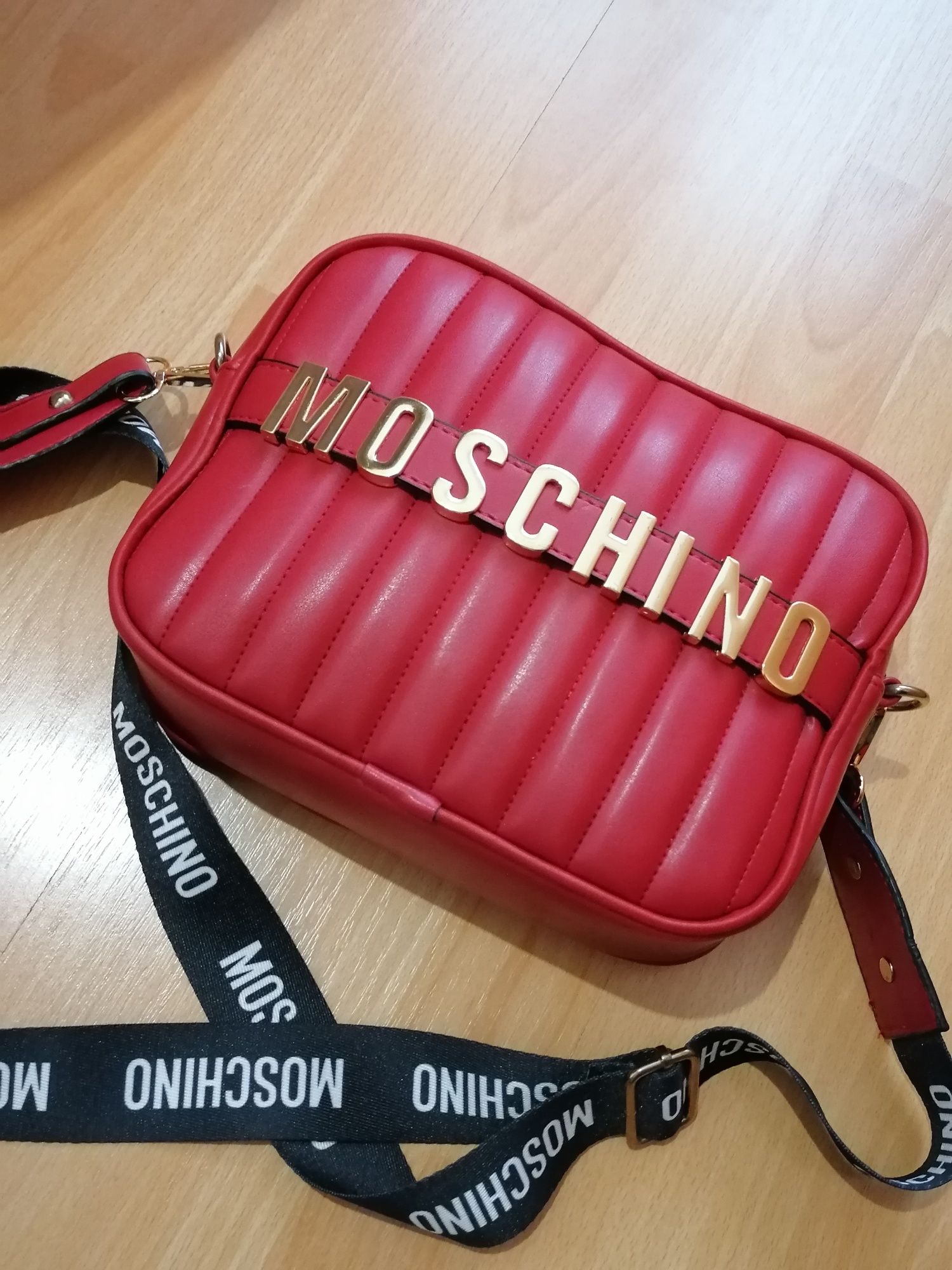 Geantă moschino, model deosebit 100 lei