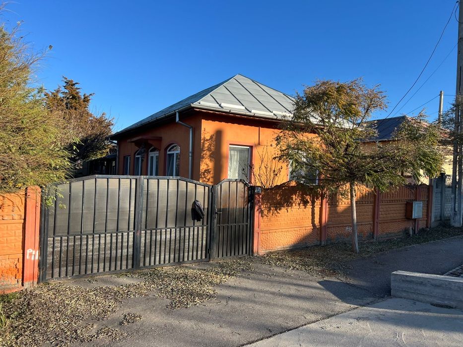 Casă Cârcea # Toate utilitățile #Asfalt# Se vinde Mobilată si utilată#