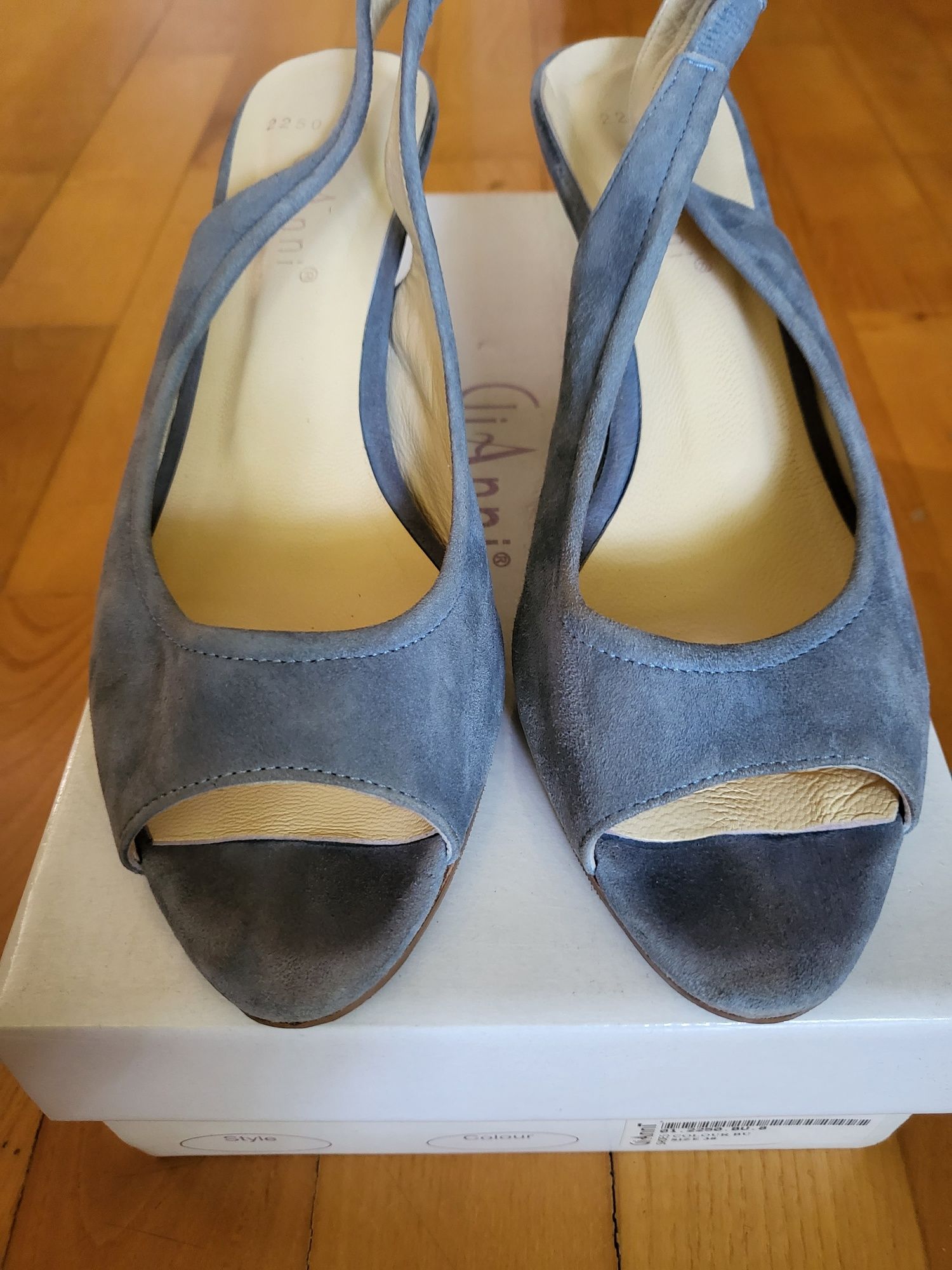 Дамски сандали Gianni номер 38