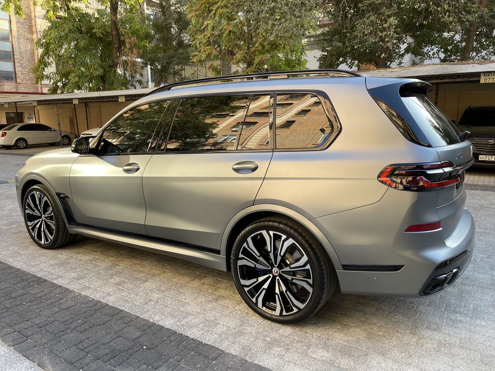 Продаю Bmw x7 m60