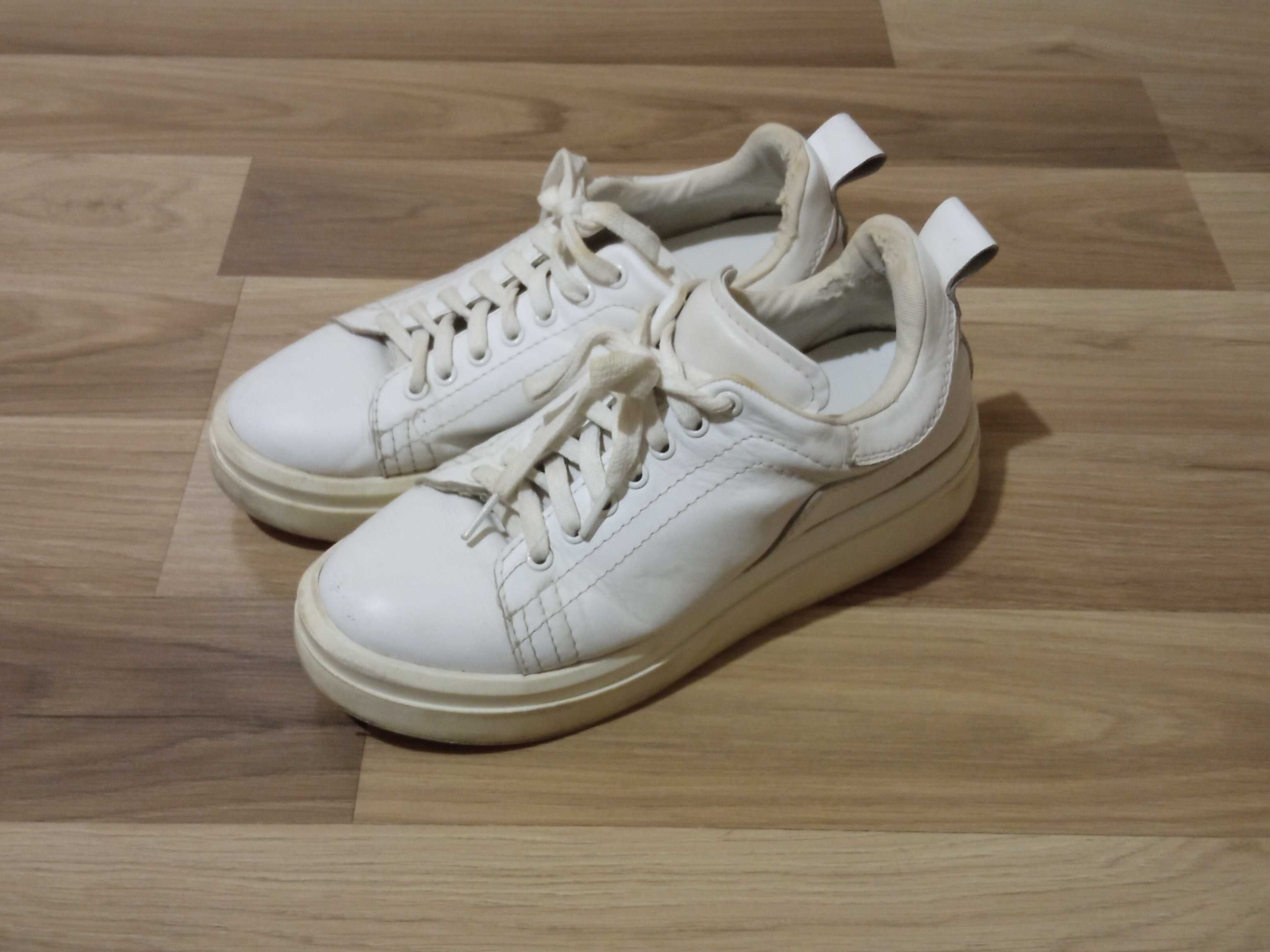 Сникърси ZARA номер 39