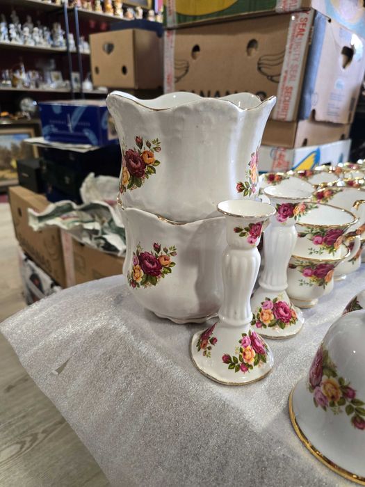 Royal Albert Old Country Rouses  - Колекционерски порцелан !