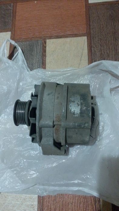 Продам генератор Мерседес w124 102 мотор