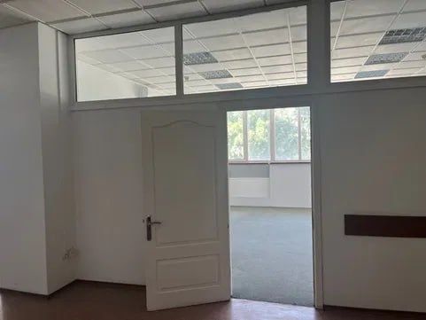 Офисы от 20м² ул.Нукусская узмобайл без мебели коммунальные включены