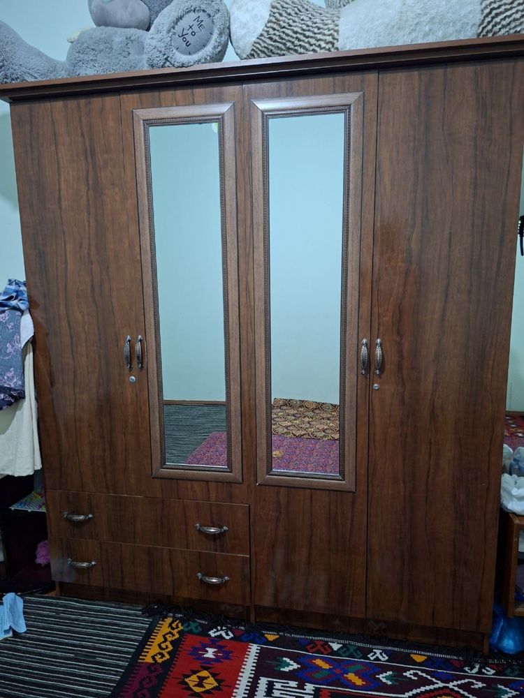 Shkaf yaxshi xolatda