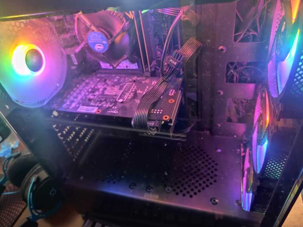 Intel i5-10400f,16 gb ram,1tb ssd,rx 6600