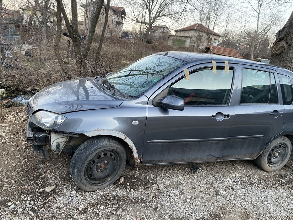 Мазда 2 на части