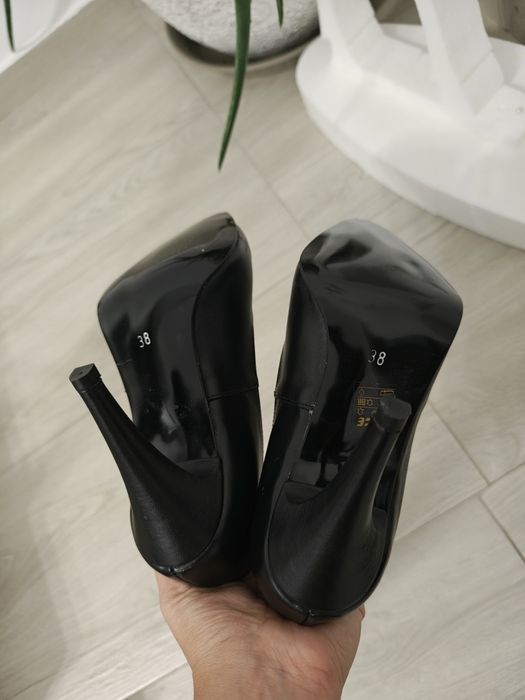 Pantofi din piele marime 38