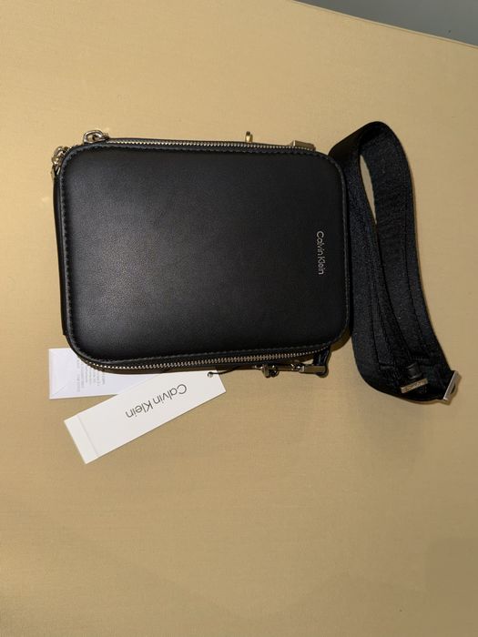 Borseta Calvin Klein, noua