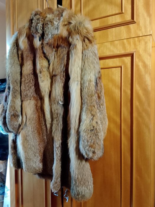 Продавам кожух от лисици