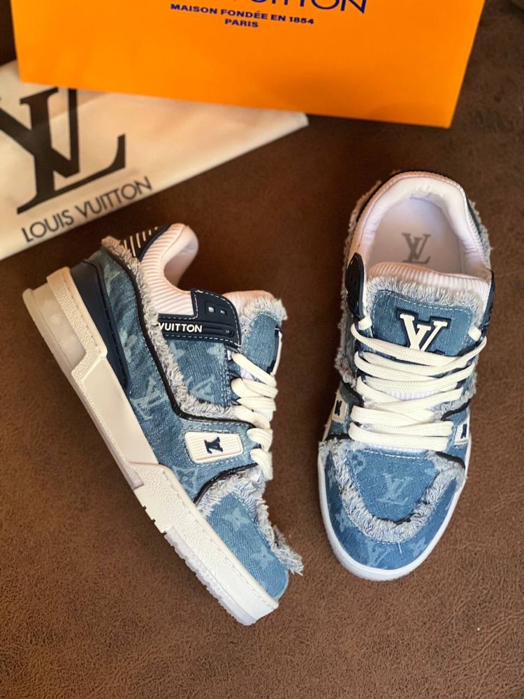 Adidasi Louis Vuitton dama noi!