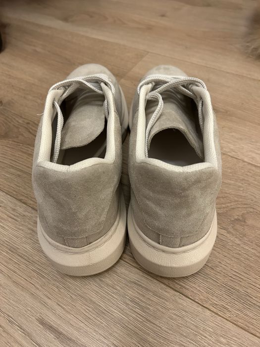 Нови Мъжки Велурени Бежови Обувки Стилни Удобни Модерни