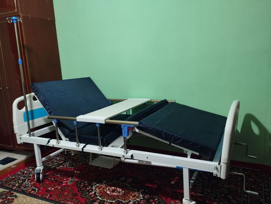 Кровать с функцией подъемама для лежачих.