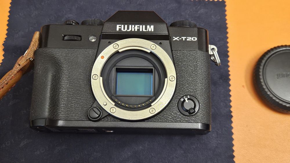 Vând body Fujifilm X-T20