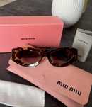 Слънчеви очила с лого на miu miu