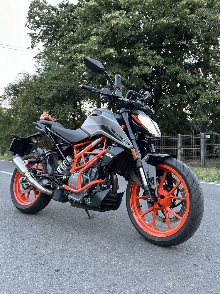 Motocicleta KTM 390 Duke 2022