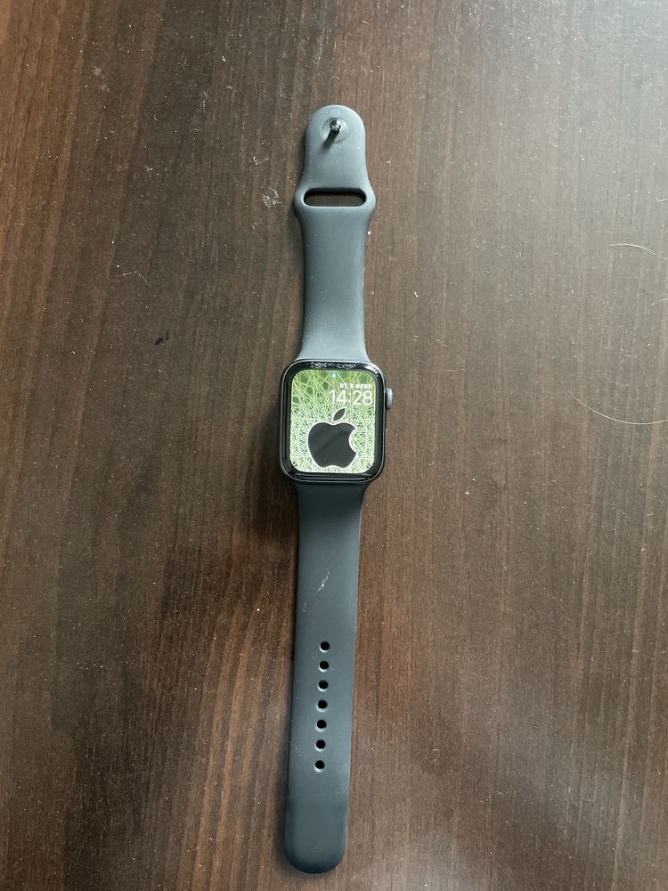 Продам часы Apple watch 4 44mm