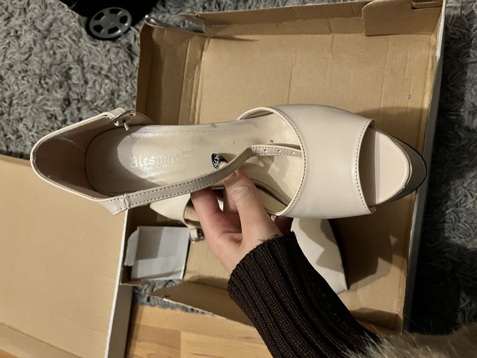 Обувки висок ток