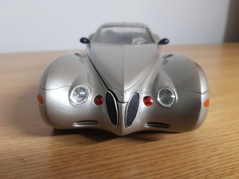 Macheta Chrysler atlantic, scara 1/18, Guiloy, model rar