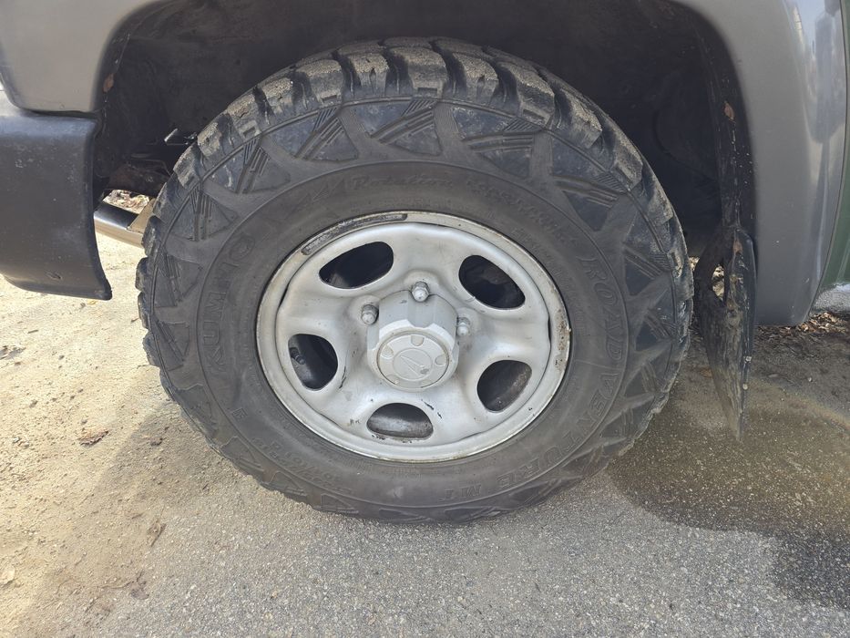 4 броя гуми 235/75/15 Kumho с джанти 5х139.7 за фероза, витара, джимни