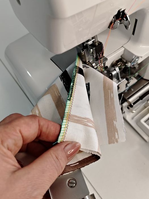 Бытовой оверлок.