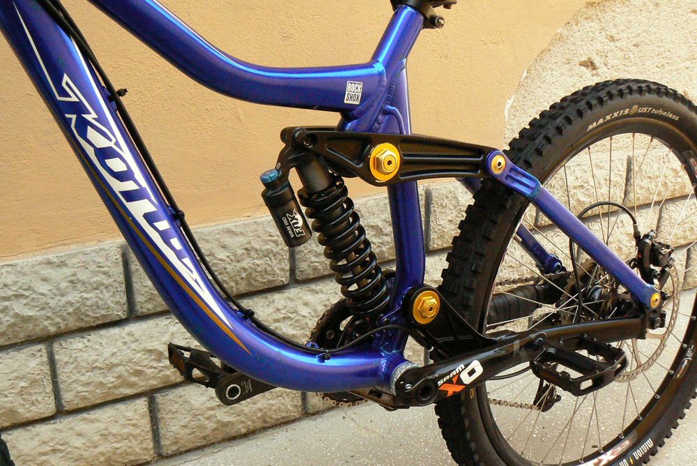 Bicicleta downhill Kona