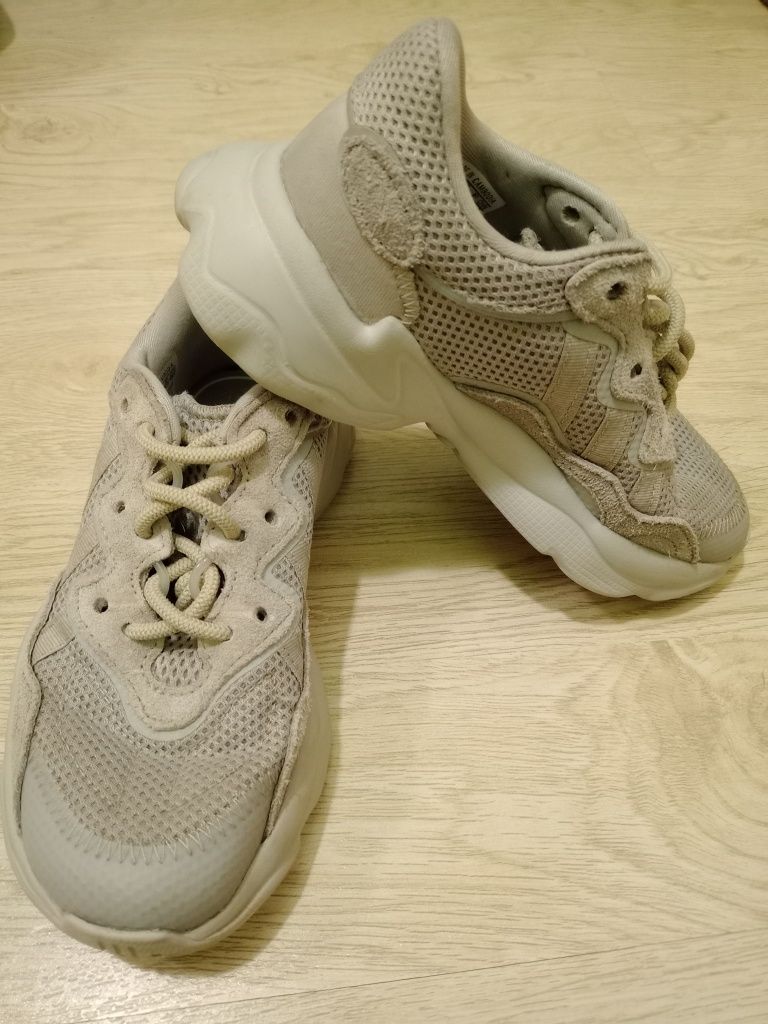 Маратонки Adidas номер 31