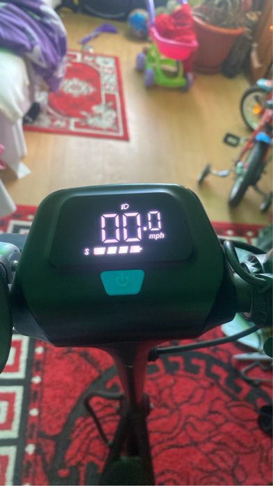 Vand trotineta electrica cu garantie si acte mai multe detalii la nr