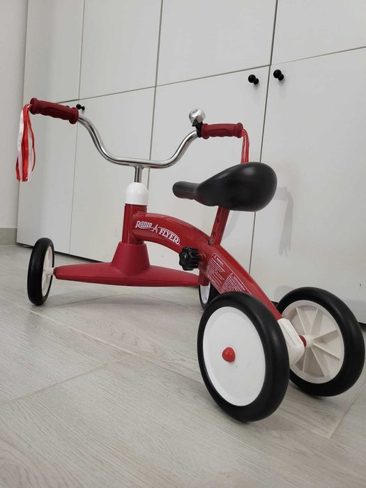 Tricicleta / Cvadriciclu FARA pedale Radio Flyer Scoot About, NOU.