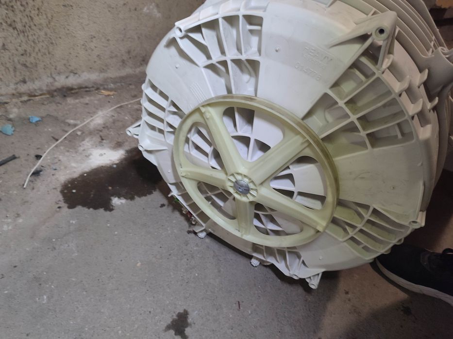 На части пералня Hotpoint Ariston