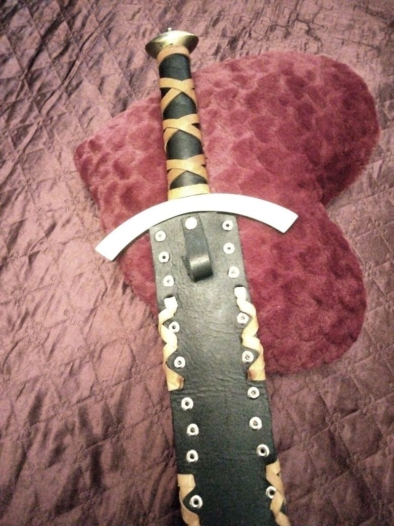 Рицарски меч със стойка