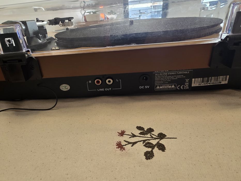 Грамофон AIWA GBTUR-120WD