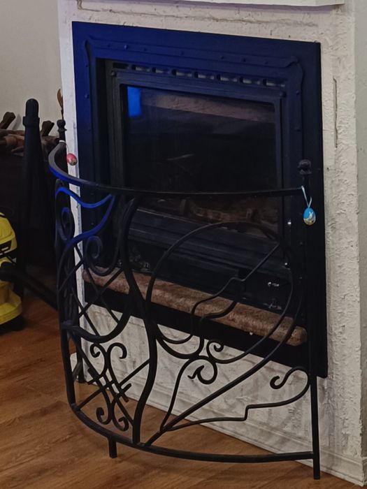 Декоративна предпазна решетка за камина