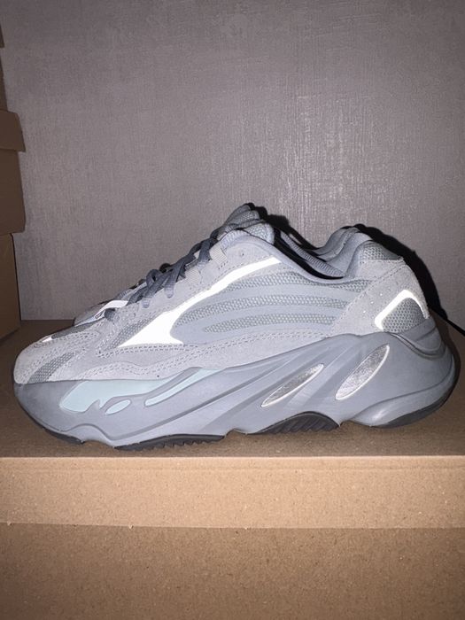 Adidas Yeezy Boost 700 V2 - Номер 38