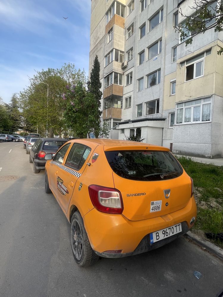 Продавам  - Модел Дачия Сандеро”